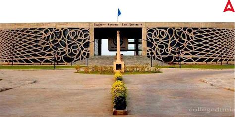 Top Law Colleges in India 2025- Rank, Fees, Salary, Courses, Admission ...