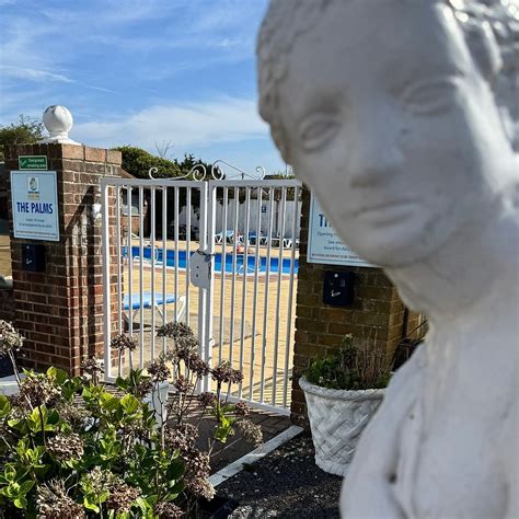 CENTRAL BEACH HOLIDAY PARK (Leysdown-on-Sea) - Hotel Reviews & Photos ...