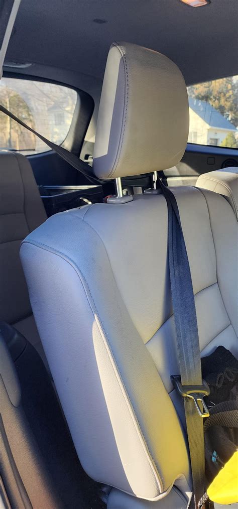 Seatbelt locked while wrapped around headrest of 2017 Honda Pilot : r/fixit