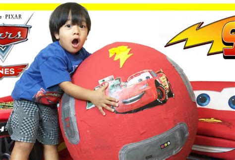 This 6-Year-Old Kid Hosts A YouTube Channel Reviewing Toys & Earns ₹70 ...