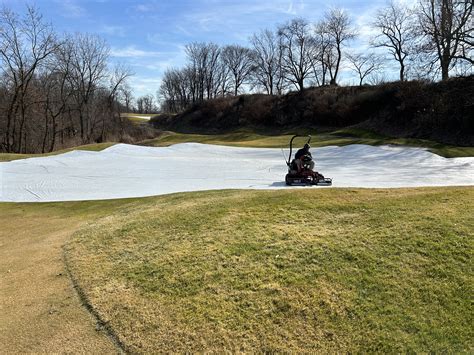 Laurel Creek Country Club: Rolling around on top of the covers...
