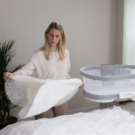 HALO | BassiNest Luxe Vibrating Bassinet, Bedside Sleeper - dove gray