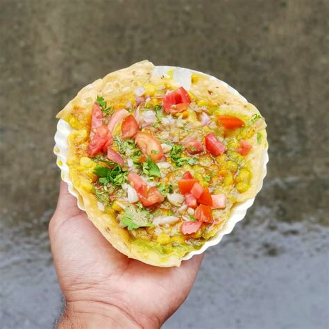 This Tiny Stall Serves Scrumptious Sindhi Breakfast At Just INR 20 | LBB