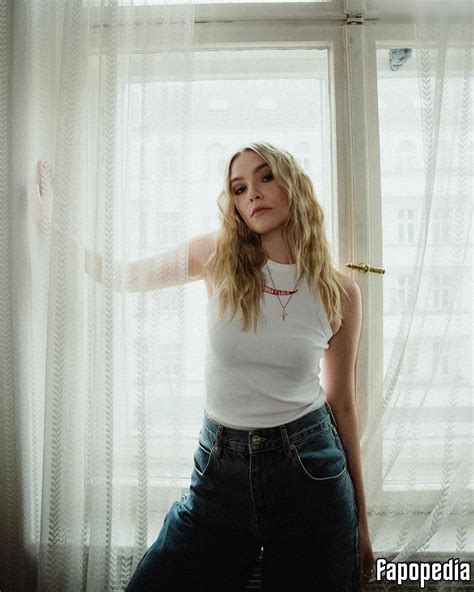 Esther Graf Nude Leaks - Photo #6231699 - Fapopedia