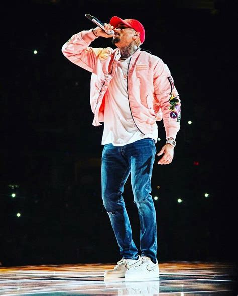 Chris Brown - Wiki, Bio, Facts, Age, Girlfriend, Net Worth, Height