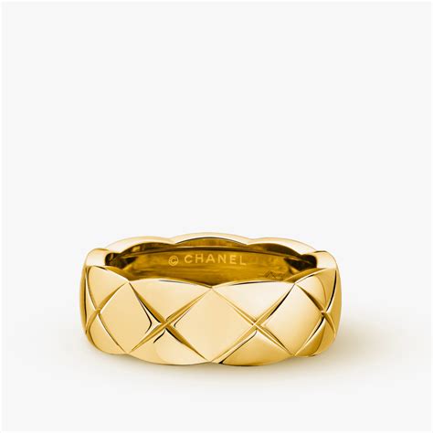 Accessory of the moment: Palm ring | Vogue India