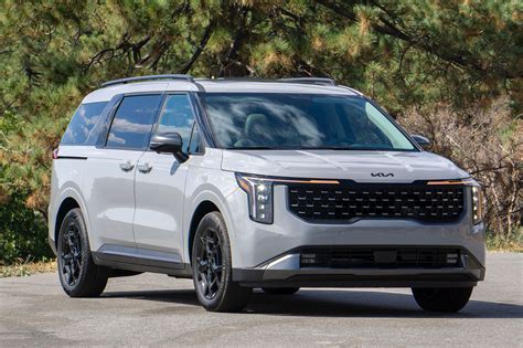 2025 Kia Carnival Hybrid Review and Test Drive | Capital One Auto Navigator