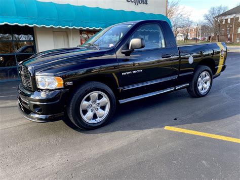 Very Clean 2005 Dodge Ram 1500 "Rumble Bee" Shows Less Than 20,000 Miles - autoevolution
