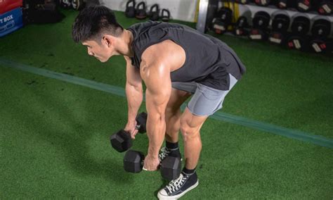 How to do the dumbbell Romanian deadlift - The Manual