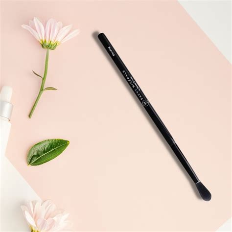 Young Living Savvy Minerals Blending Brush – Essential Oil Life