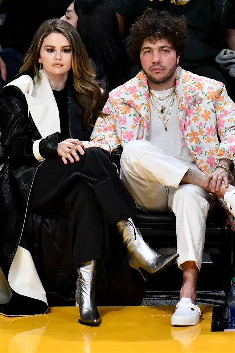 Selena Gomez and her curveball heels are a courtside distraction ...
