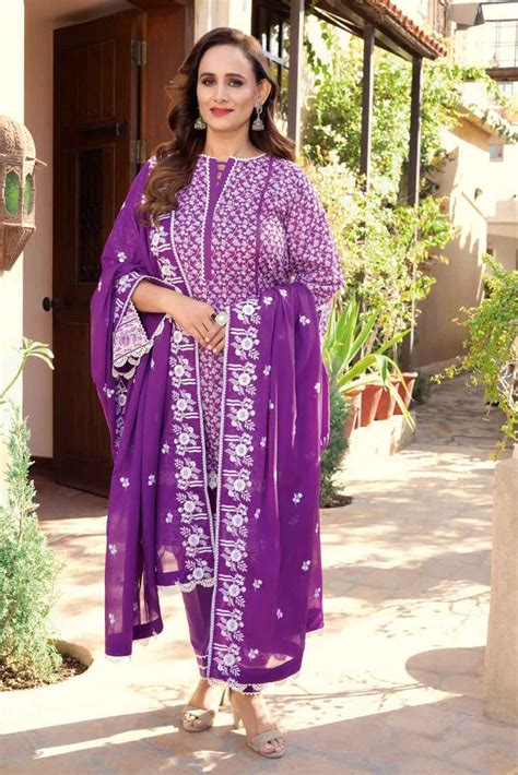 Gul Ahmed Summer 2022 · Tribute Collection – 3PC Lawn Suit With Embroi ...