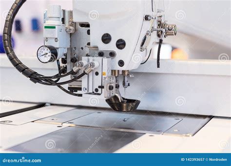 Textiles Sewing Machine 的图像结果