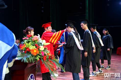 南昌大学第二批拥有中英双学位本科生圆满毕业_央广网