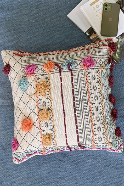 MAGNOM - SQUARE CUSHION COVER – Art Avenue