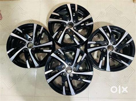 17 inch XUV 700 daimond cut alloys in brand new condition set of 4 ...