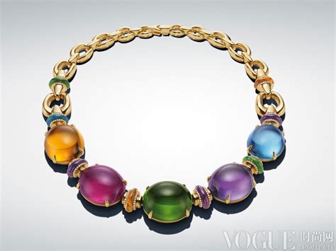『珠宝』BVLGARI 推出 BVLGARI BVLGARI 新作：镂空金圈与铭文 | iDaily Jewelry · 每日珠宝杂志