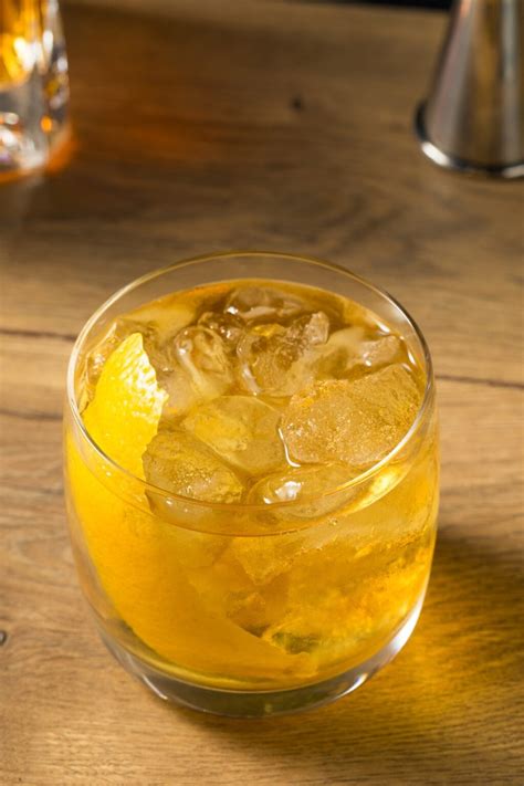Rusty Nail Cocktail Recipe - Insanely Good
