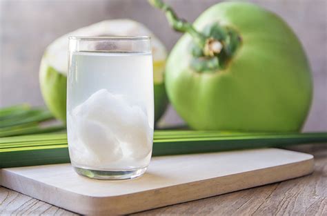 manfaat air kelapa muda dan dagingnya