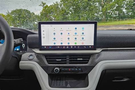 2025 Ford Explorer Review and Test Drive | Capital One Auto Navigator