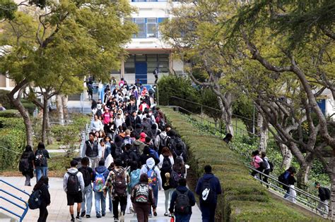 Magnetic Yondr pouch is key to enforcing school cellphone bans, but ...