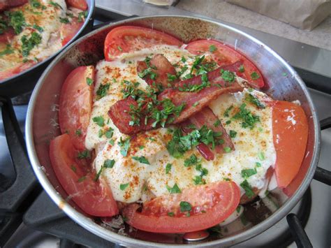 Our Life on the Nut Farm: Foodie Friday--Hot Browns