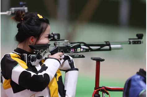 首金！“00后”小将杨倩夺得奥运会射击女子10米气步枪金牌 - 中国网