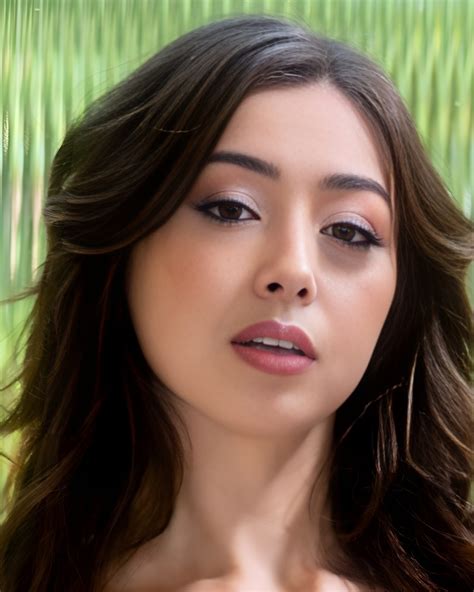 Chloe Surreal (Model) Wiki, Age, Net Worth, Husband, Family, Videos ...