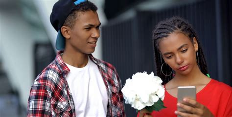 Why Slow Fade Is Worse Than Ghosting When It Comes To Dating Trends