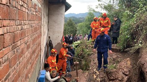 四川古蔺暴雨发生山体滑坡致4人死亡(组图)|四川|古蔺|山体滑坡_新浪新闻