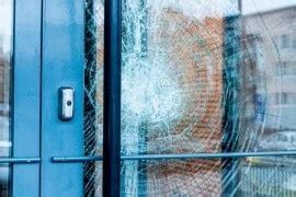 Protective Film for Glass Safety on Commercial Building Window | 3M India
