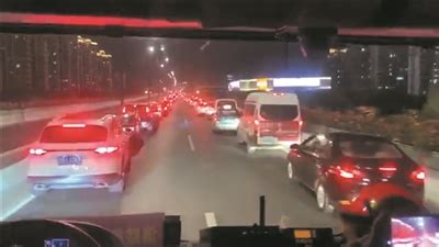学它！昨晚杭州上塘高架车子追尾火势猛烈“45度让路法”遇上现实救援…… _杭州网新闻频道