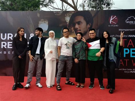 Film Cinta Tak Pernah Tepat Waktu: Sebuah Refleksi Romantis