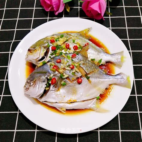 清蒸鲳鱼的做法_清蒸鲳鱼怎么做_滋滋d美味的菜谱_美食天下