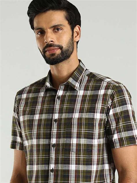 Buy Men Checked Half Sleeve Cotton Shirt Online | Indian Terrain