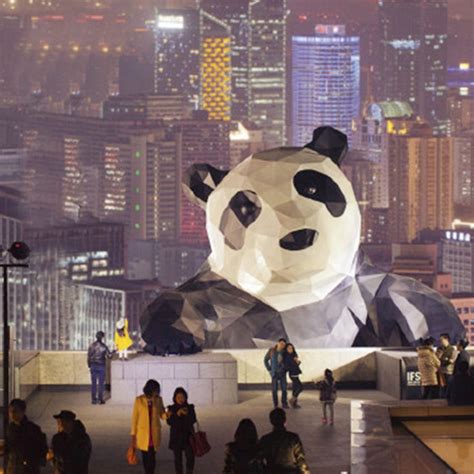 爬墙熊猫玻璃钢雕塑，为什么这么受欢迎? - 杜克实业