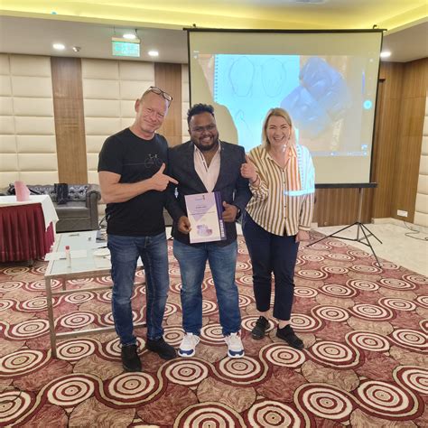 Photo Gallery | JANOS MAKO | Dec 2022/003 | NEO Smile