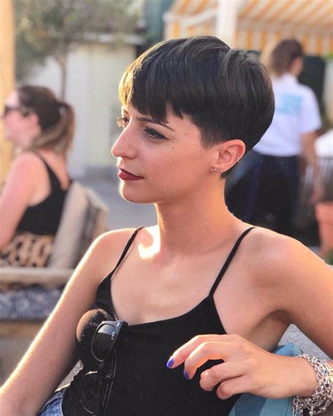 20 Gorgeous Bowl Haircuts One Must Try