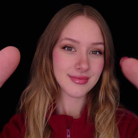 Diddly ASMR - ASMR Extremely Close Hand Movements | iHeart