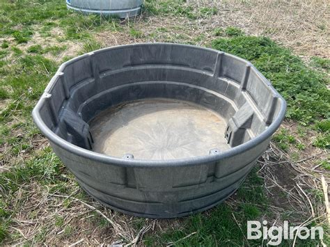 Rubbermaid 300 Gallon Livestock Water Tank | Agriculture | BigIron