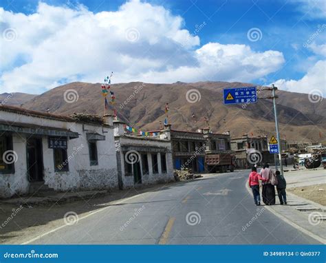 Resident Population in Tibet Editorial Stock Image - Image of houses, logistics: 34989134
