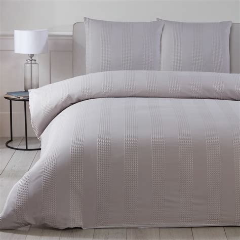Luna Stripe Waffle Silver Duvet Set - King | Duvet Sets | B&M