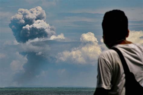 Statecraft | Indonesia’s Anak Krakatao Volcano Erupts, Spewing Ash 500 ...