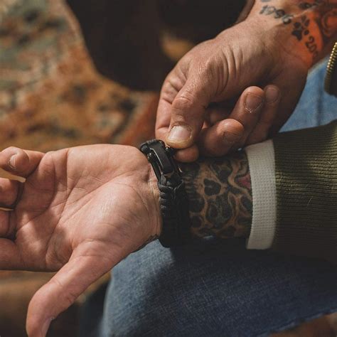 IHeartDogs Hero Company Never Forgotten Paracord Bracelet - India | Ubuy