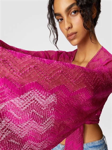 Crop top with wide sleeves and front knot in zig zag lamé viscose ...
