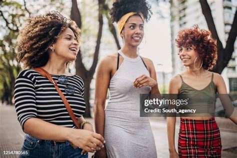 Black People Walking Together 的图像结果
