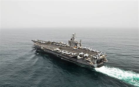 美国两艘航母将定位于台湾东部海域_新闻中心_新浪网
