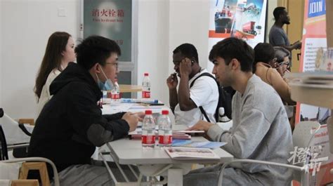 用人单位与近90名留学生达成实习与海外就业意向，浙江工商大学这场招聘会找对了需求！_腾讯新闻