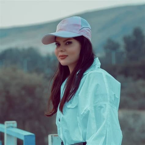 @neda_msrx • Threads, Say more