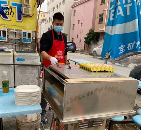 研究生辞去20万年薪，在广州街头开3元肠粉店，走红网络 - 哔哩哔哩